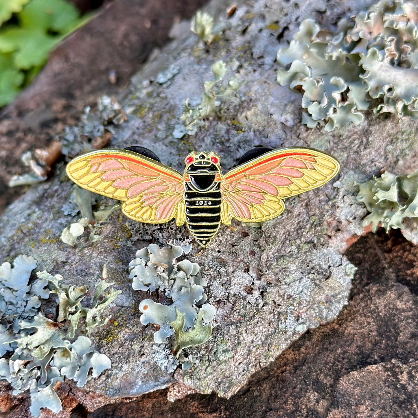 Cicada Enamel and Gold Tone Pin